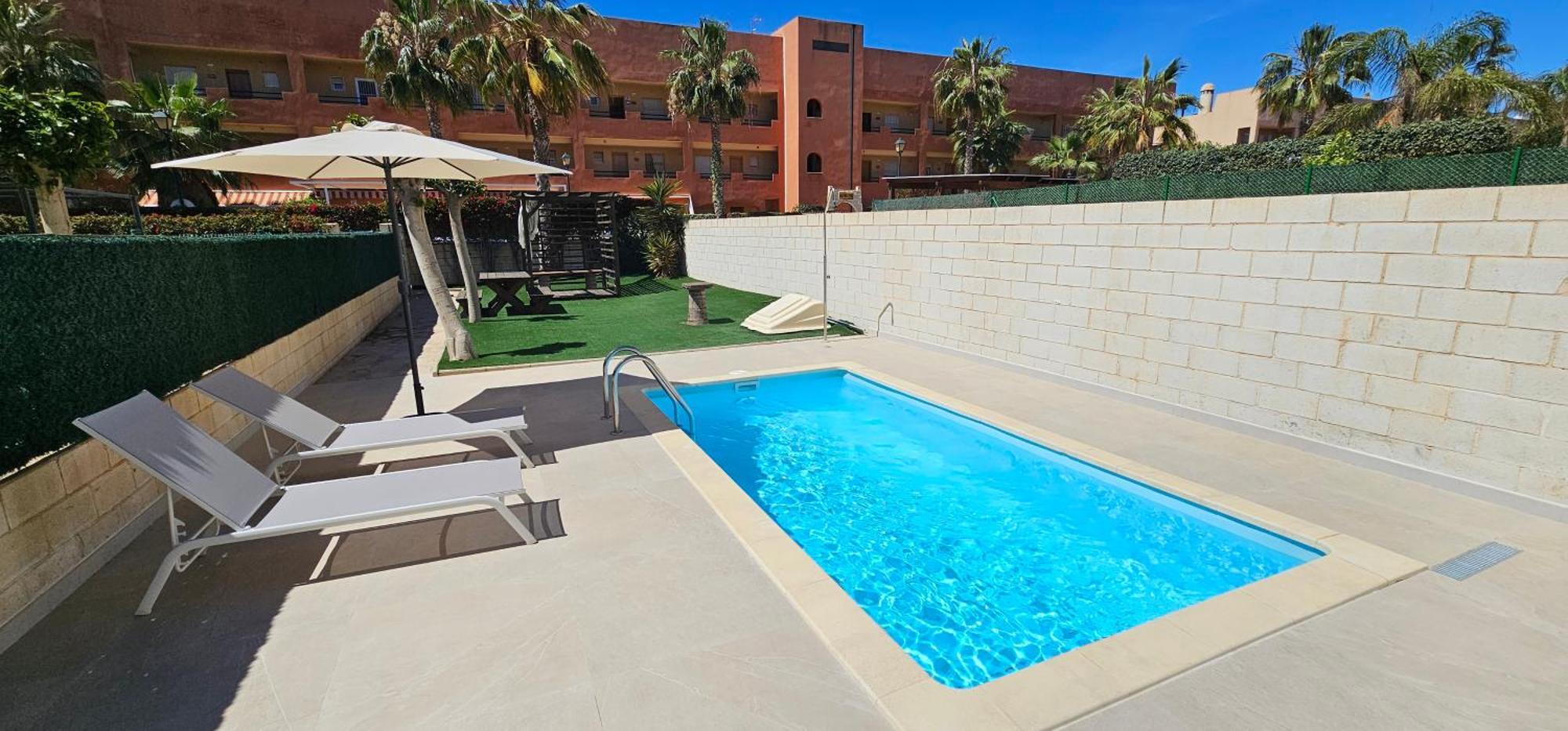 Apartamentos Paraiso Vera Playa: Beachfront with Private Pool and Garden Exterior photo